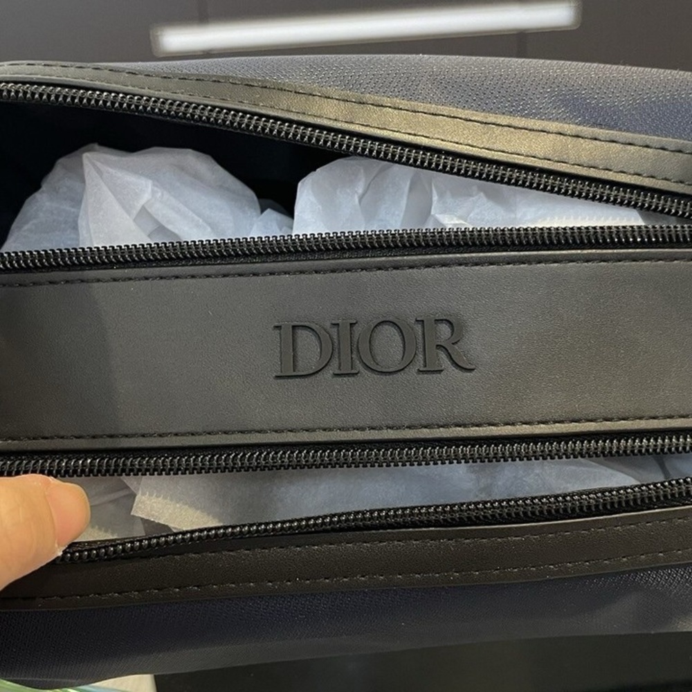 Dior Toiletry Bag - Picture 3 of 4